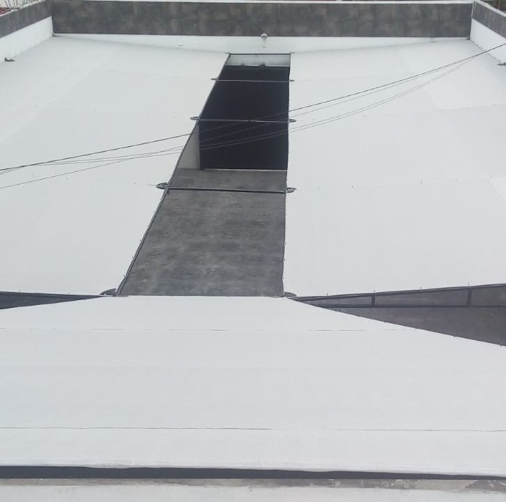 Lonas para techo en negocio u hogar