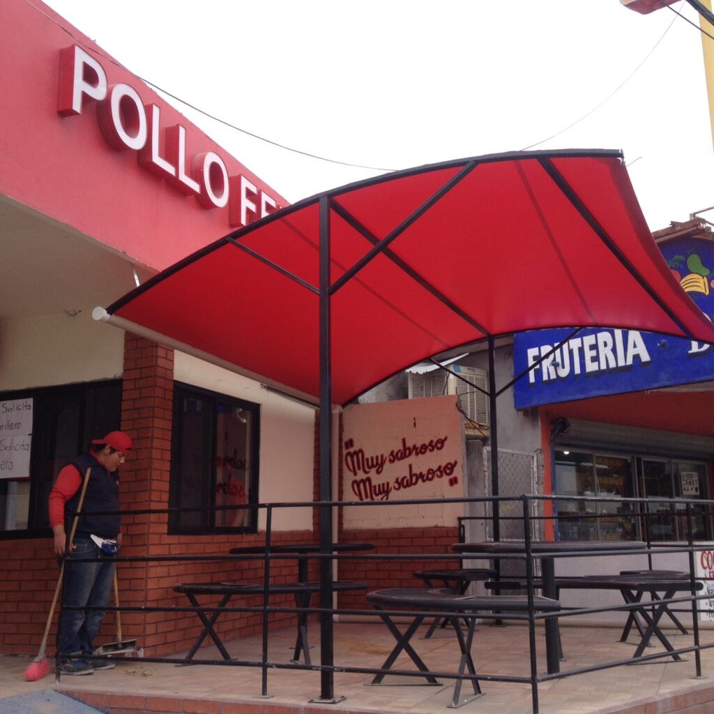 Toldo para negocio en la interperie